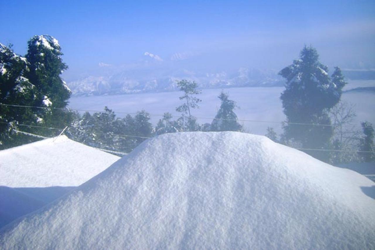 Adb Rooms Blossom Resort Kausani Exterior photo